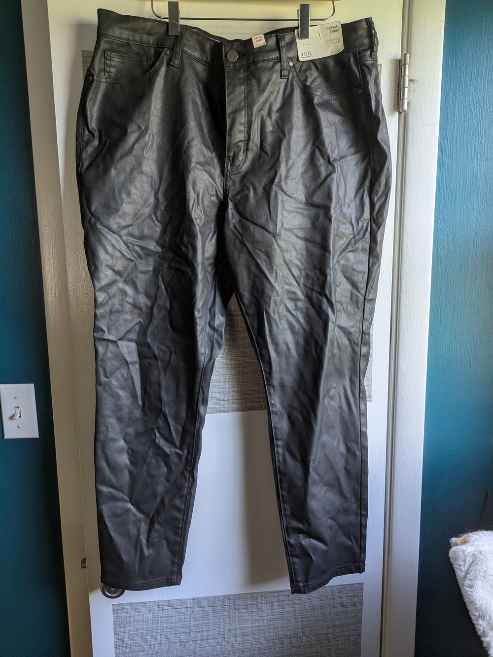 Black Coated Hogh-Rise Skinny Pants